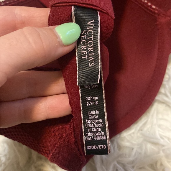 Victoria’s Secret Red Wired Push-up Bra - Picture 4 of 6